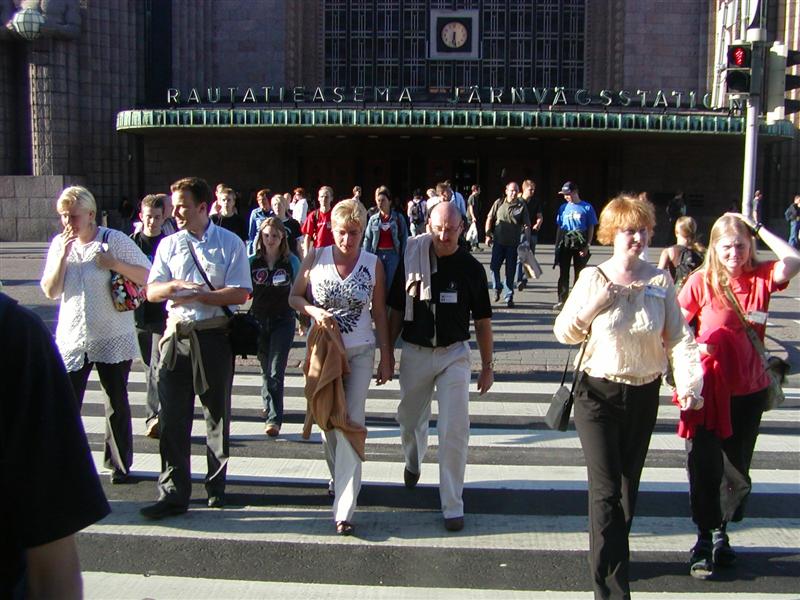 Crossing the street, Heidi, Mr Euro, behind them Speukes & Prisje, Hoppa & wife, Henriika and Bobtail.